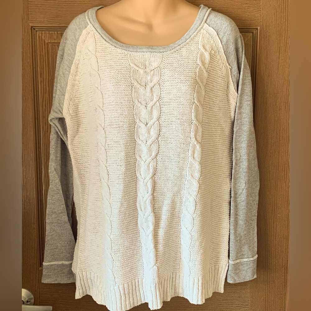 Cream/gray knit sweater